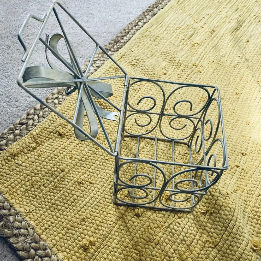The Home Wire Gift Box Accent